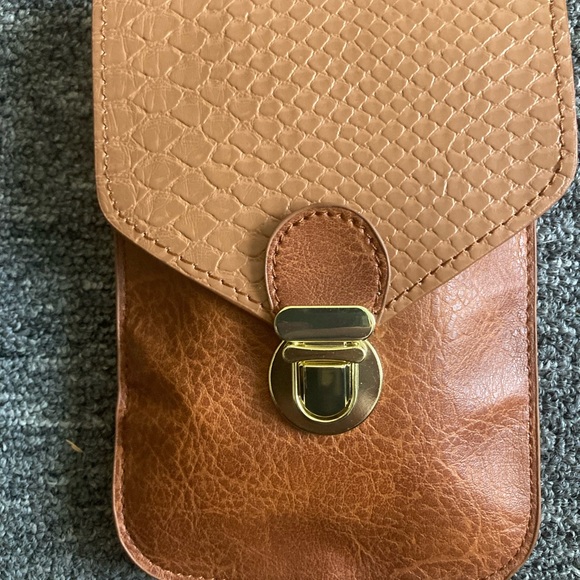 NWOT touchscreen purse with adjustable, removable strap, brown faux leather - Picture 2 of 11